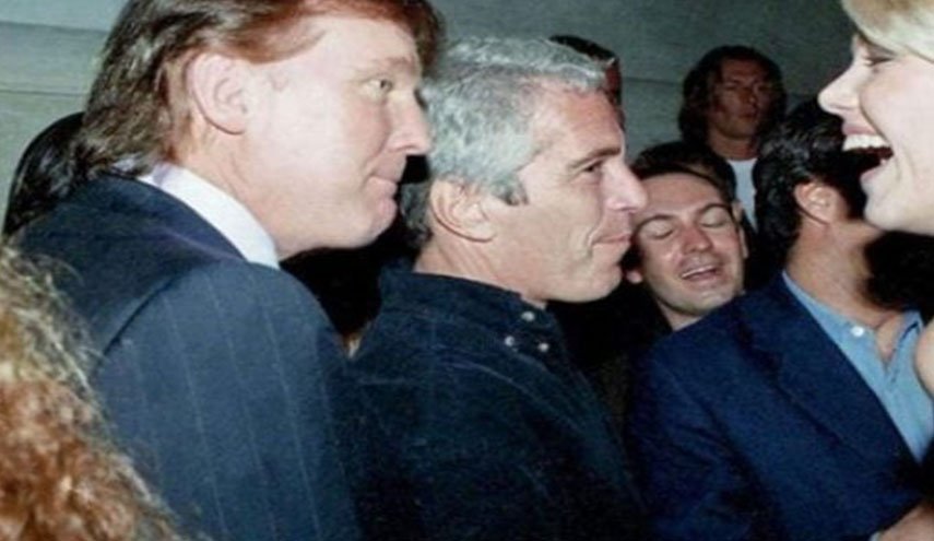 ترامب یقلل من أهمية انتشار صور جديدة تجمعه مع إبستين!