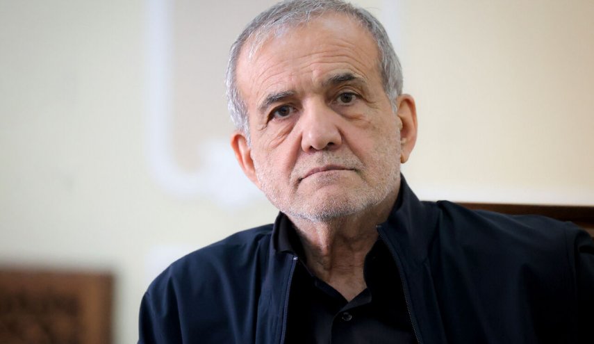 پیام تسلیت پزشکیان در پی درگذشت مادر ۳ شهید