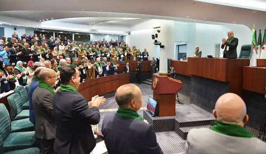 فرنسا تنتقد اقرار الجزائر قانون تجريم الاستعمار وتصفه بـ'العدائي'