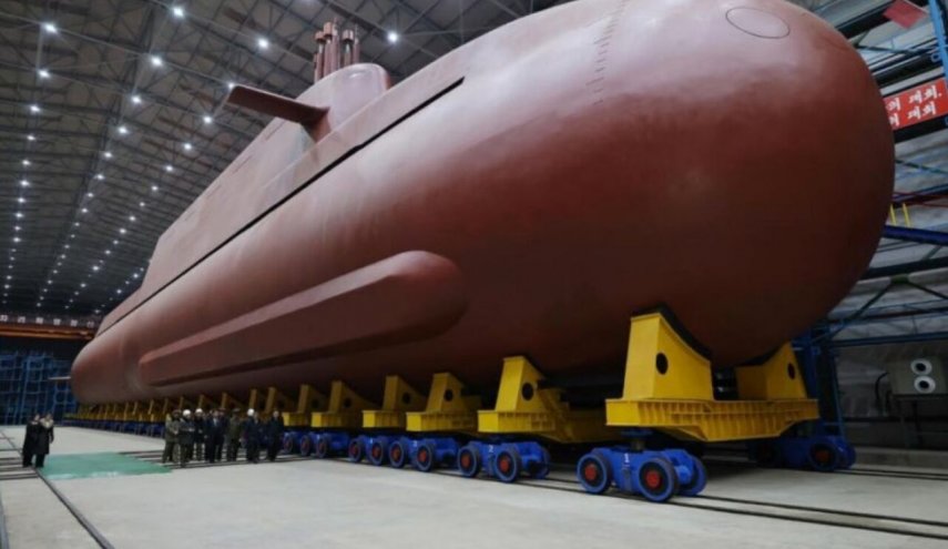 رونمایی رهبر کره شمالی از زیردریایی هسته‌ای جدید این کشور