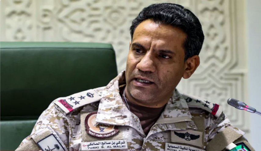 السعودية تطلب إخلاء ميناء المكلا بعد استهداف سفينتين قادمتين من الإمارات