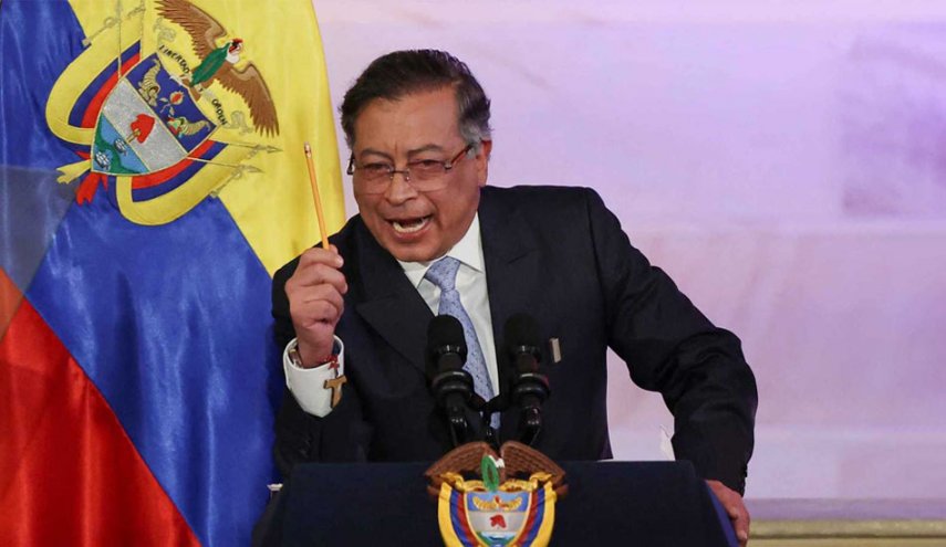 ترامب يتهم الرئيس الكولومبي بإنتاج الكوكايين ويلمح إلى عملية عسكرية محتملة
