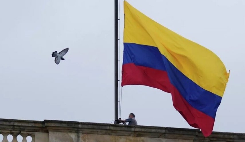 زعيم المتمردين الكولومبيين يدعو إلى تشكيل 