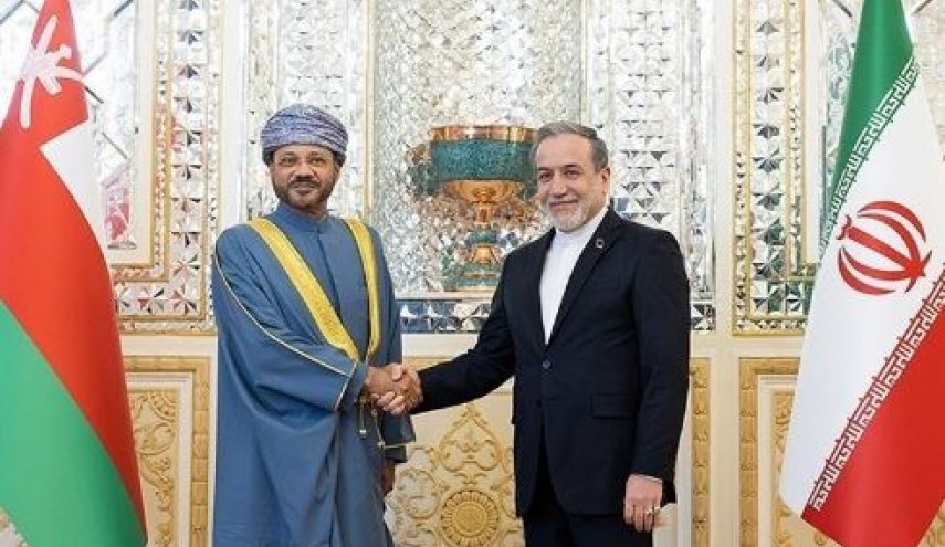 استقبال عراقچی از وزیر خارجه عمان در تهران