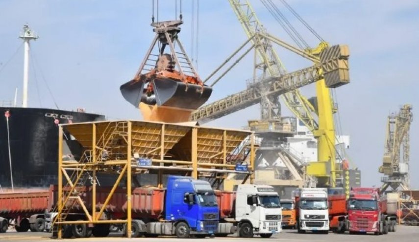 کشتی‌های حامل کالا‌های اساسی ٢۴ ساعته تخلیه می‌شوند