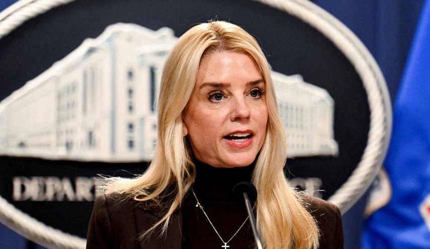 وزيرة أميركية تبايع 