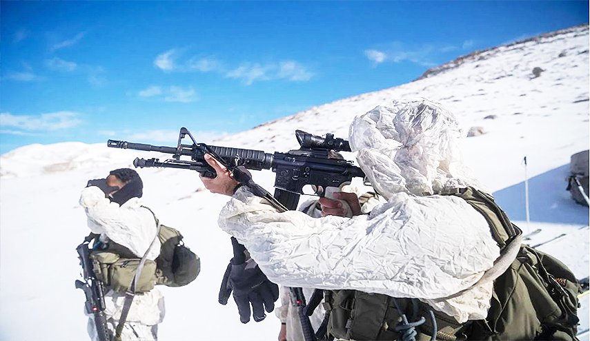  أكثر من 300 مظلّي هولندي يتدربون بجبال الألب على حماية غرينلاند