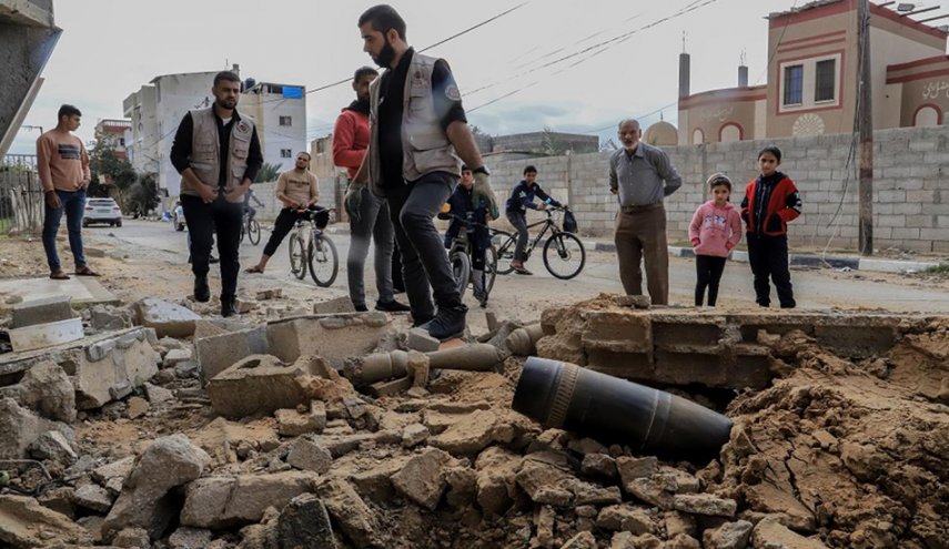 كل ما يجري بغزة.. هدنة منتهكة، وتشييع شهداء إعلام، وحصار يفتك بالمدنيين