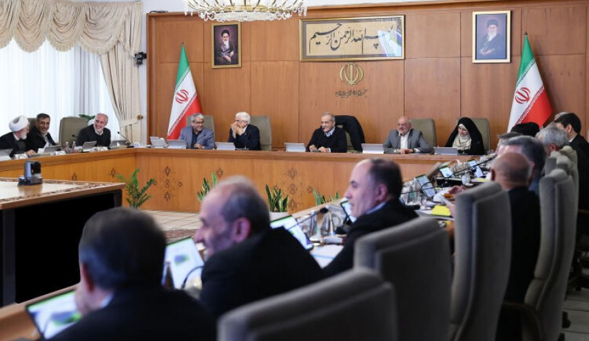 الرئيس بزشكيان يصدر توجيهات للبنك المركزي بتمويل مشاريع الطاقة النظيفة
