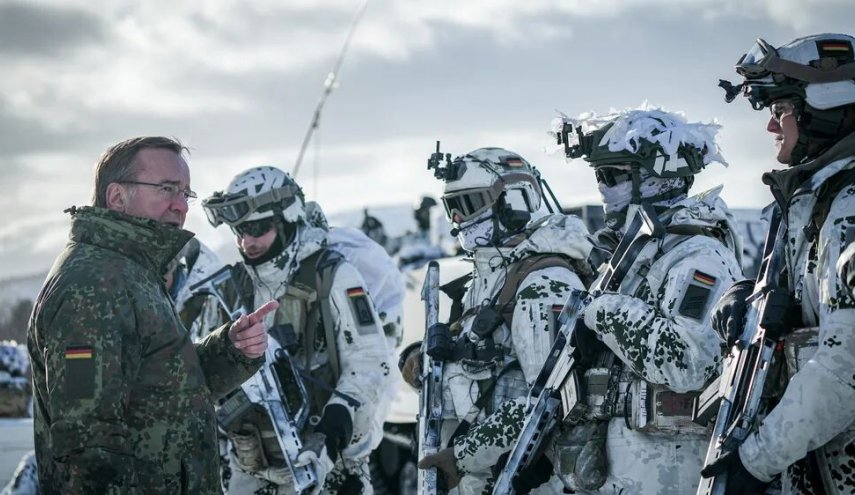 انتقاد وزیر دفاع آلمان از رئیس‌جمهوری آمریکا/ ترامپ عذرخواهی کند