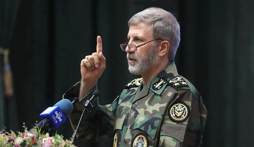 اللواء حاتمي محذرا الاعداء: أصابعنا على الزناد وجاهزون للرد القاسي