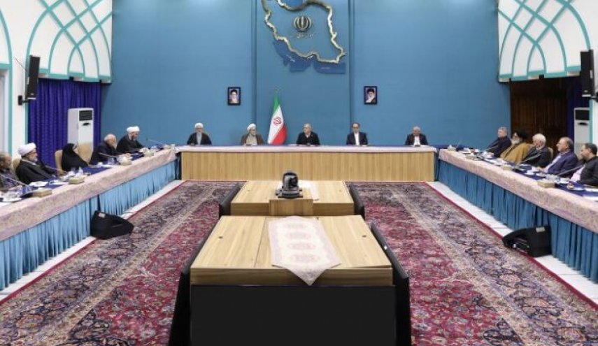 پزشکیان: در دهه فجر آرمان‌های انقلاب را نه‌ تنها در گفتار بلکه در عمل زنده کنیم