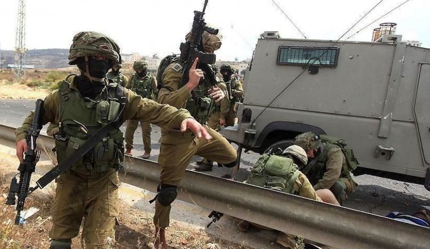 ضابط في جيش الاحتلال يصاب بجروح خطيرة قرب 