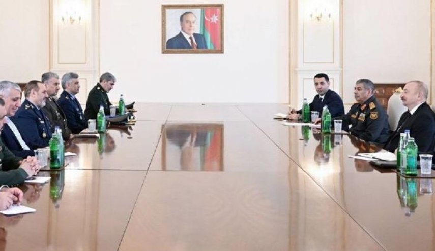 دیدار وزیر دفاع باالهام علی اف/ اعلام آمادگی باکو برای کمک به کاهش تنش‌ بین ایران و آمریکا