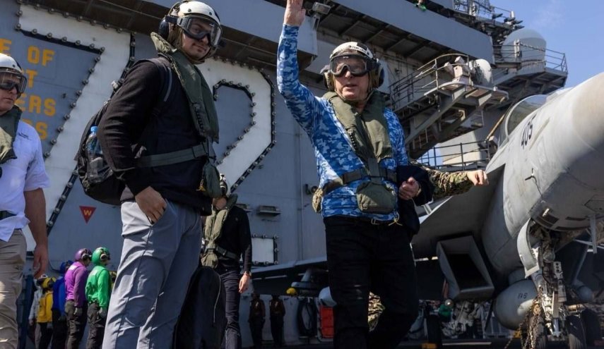 آکسیوس: ویتکاف و کوشنر از ناو هواپیمابر آبراهام لینکلن بازدید کردند