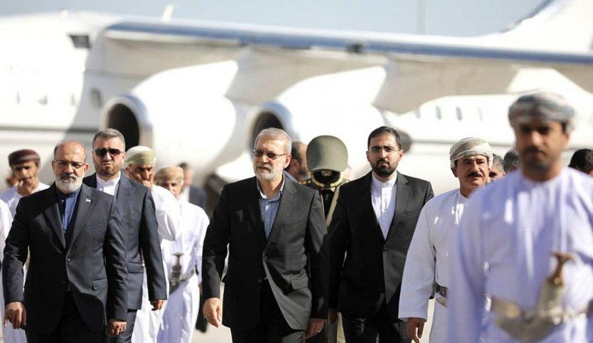 أمين المجلس الأعلى للأمن القومي الإيراني يصل إلى مسقط