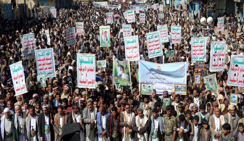 تظاهرات مردمی در یمن مقابل سفارت آمریکا +عکس 