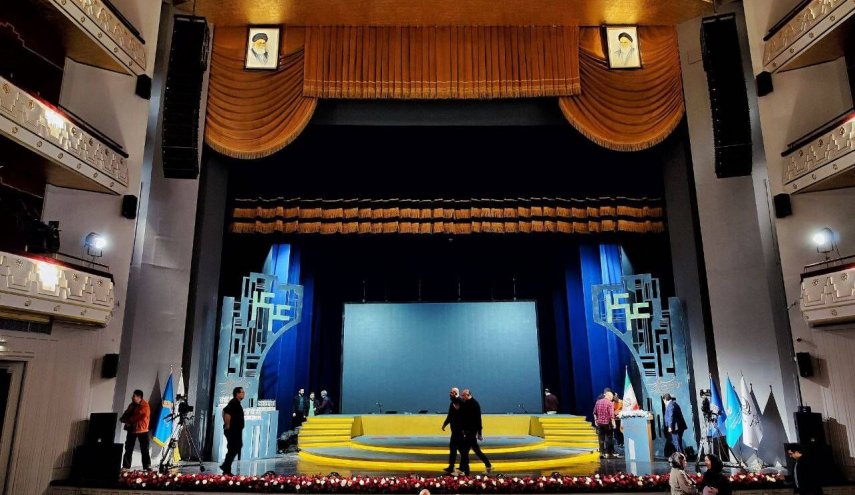 اختتامیه چهل و چهارمین جشنواره فیلم فجر آغاز شد