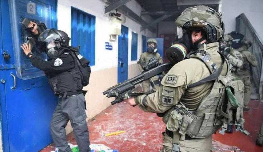 تنكيل وحشي بالسجون وقصف في غزة.. انتهاكات إسرائيلية متواصلة