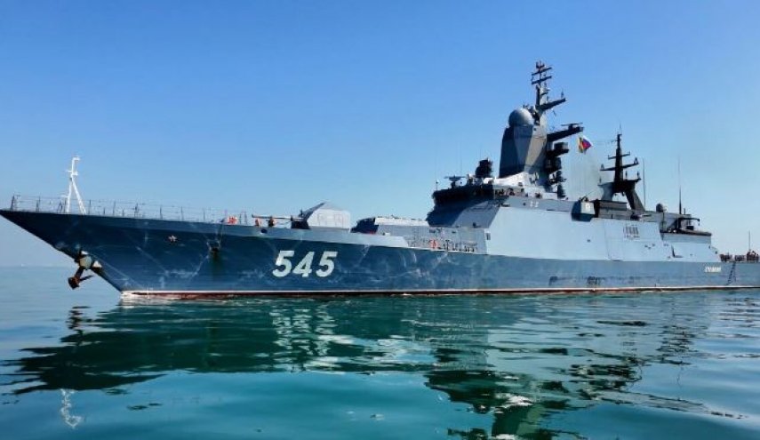 پهلوگیری ناو بالگردبر استویسکی روسیه در منطقه یکم‌امامت نداجا