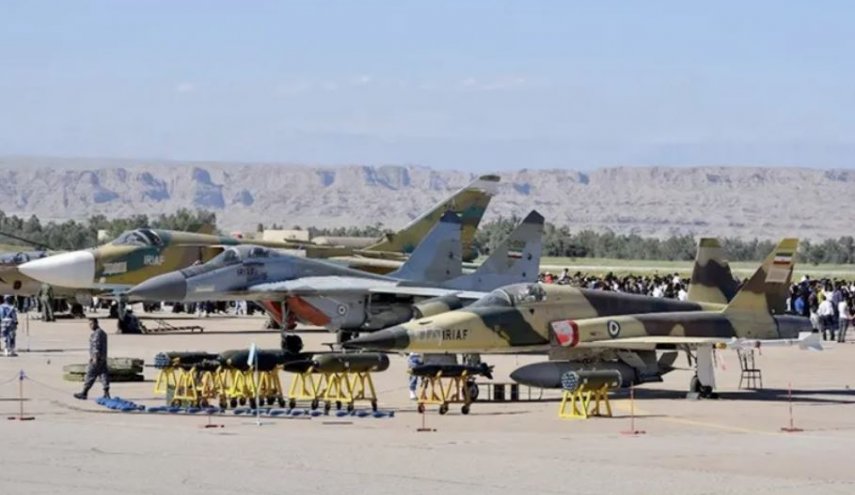 استشهاد طيار في حادث تحطم طائرة تدريب عسكرية في ايران