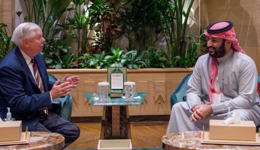 ولیعهد عربستان و لندسی گراهام درباره تحولات منطقه‌ای و بین‌المللی گفت‌وگو کردند