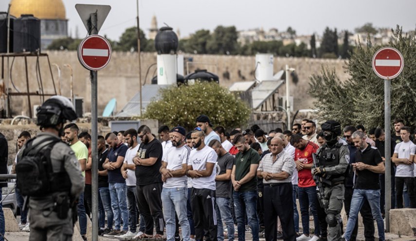 الفلسطينيون يحتفلون بأول جمعة من شهر رمضان المبارك