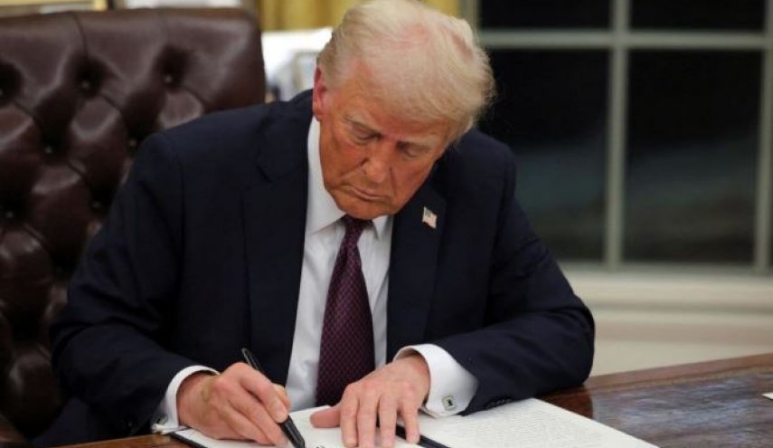 ترامپ تعرفه کالاهای وارداتی به آمریکا را به ۱۵ درصد افزایش داد