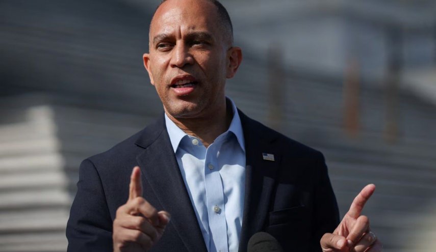 رهبر دموکرات‌های مجلس نمایندگان: ترامپ درباره ایران دروغ می گوید