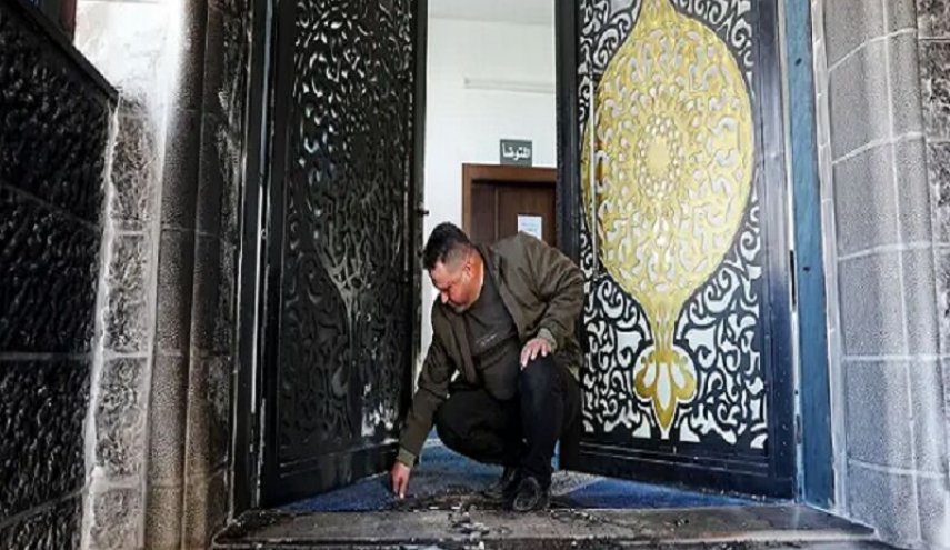 آتش زدن مسجدی در کرانه باختری؛ اسرائیل به دنبال نابودی هویت مذهبی فلسطینیان است
