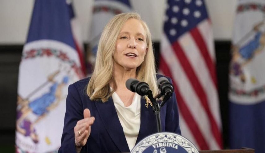 فرماندار ویرجینیا: آمریکایی‌ها هزینه سیاست‌های ترامپ را می‌پردازند