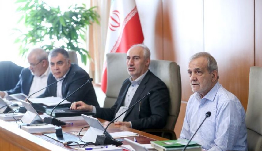 رئیس‌جمهور: بخش مهمی از چالش‌های مالی با بهره‌برداری از گازهای مشعل قابل حل است
