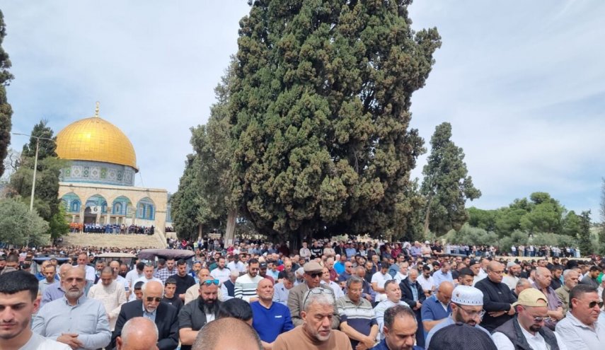 تشدید محدودیت‌های اسرائیل علیه نمازگزاران فلسطینی/حضور در مسجدالاقصی بهترین دفاع از آن است