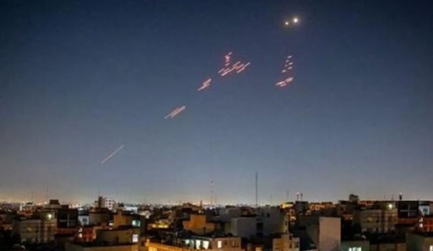 الدفاعات الجوية في طهران تتصدى لاهداف معادية 