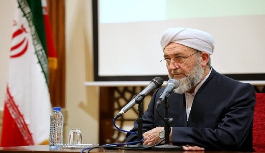 عضو اهل‌سنت مجلس خبرگان: پرچم رهبر شهید هرگز بر زمین نمی‌افتد