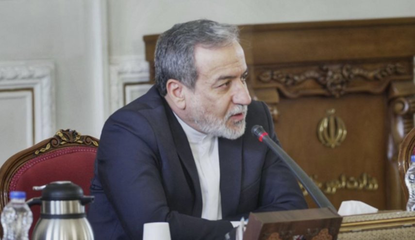 عراقچی: هرگز تسلیم نمی‌شویم و از مردم و سرزمینمان دفاع می‌کنیم