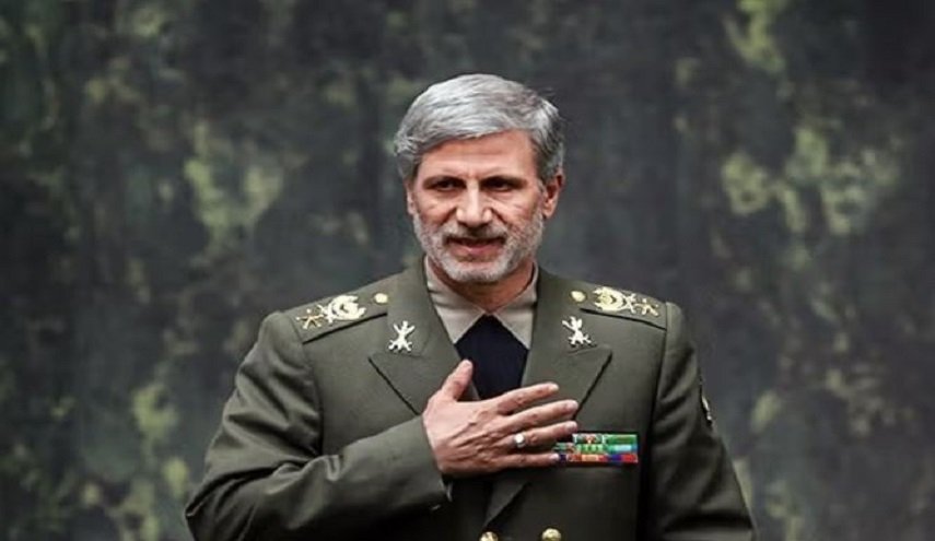 فرمانده کل ارتش: تا پای جان از عزت و شرف ایران اسلامی دفاع می‌کنیم
