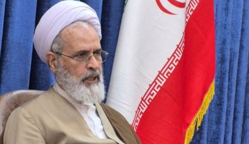 نامه مهم آیت الله اعرافی به پاپ رهبر کاتولیک‌های جهان