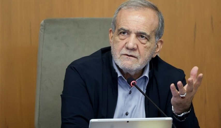 بزشكيان ينتقد المدّعين الدفاع عن السلام العالمي
