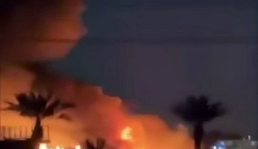 حريق هائل في قاعدة فكتوريا الأمريكية وسط بغداد بعد هجوم بالمسيرات