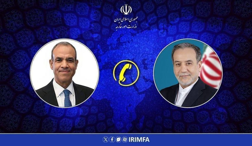رایزنی بین‌المللی قاهره برای کاهش تنش، محور گفت‌وگوی عراقچی و همتای مصری
