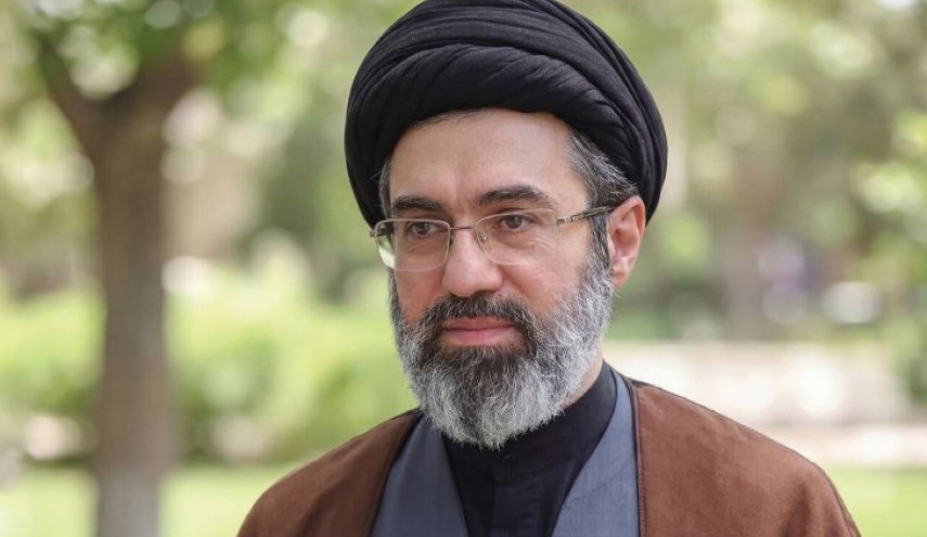 قائد الثورة: الاغتيالات لن تحدث خللا في المضي نحو أهداف قواتنا المسلحة