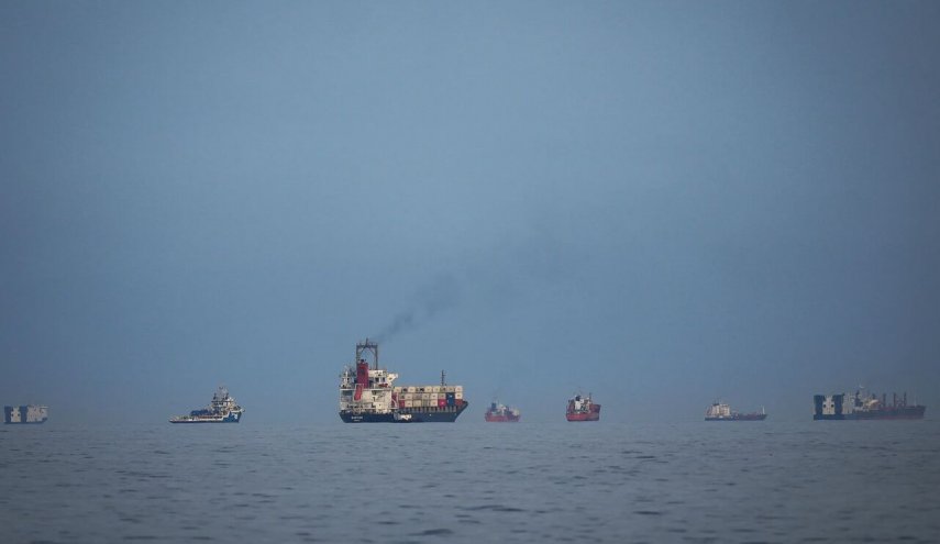 بلومبرگ: ۸۰۰ کشتی در خلیج فارس گرفتار هستند