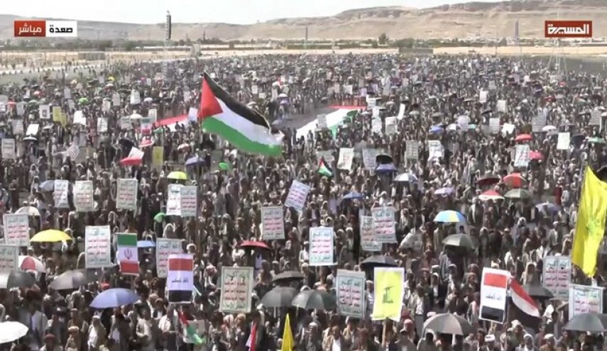 راهپیمایی‌ یمنی‌ها در حمایت از پیروزی ایران علیه متجاوزان آمریکایی ـ صهیونی