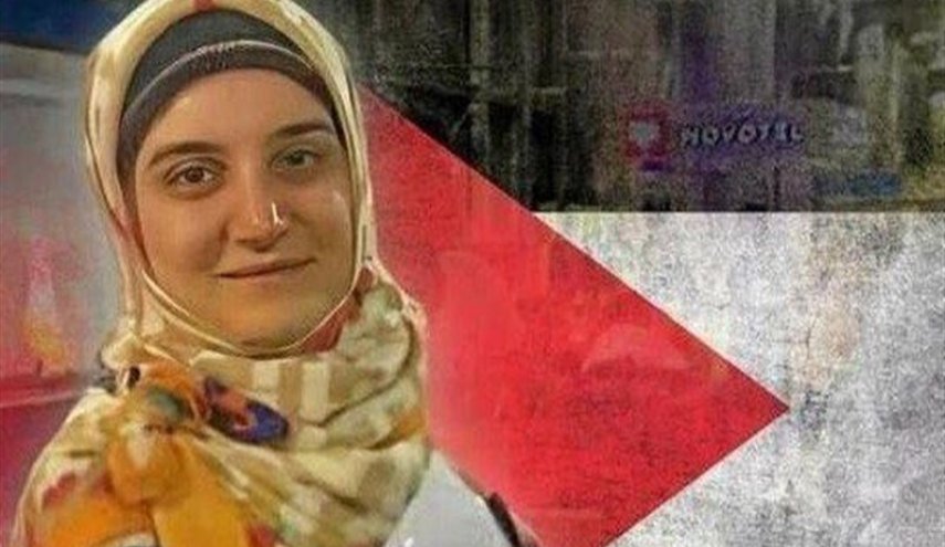 مهدیه اسفندیاری فعال حقوق ملت فلسطین وارد ایران شد
