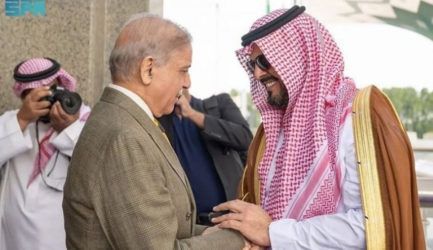 نخست وزیر پاکستان وارد عربستان شد