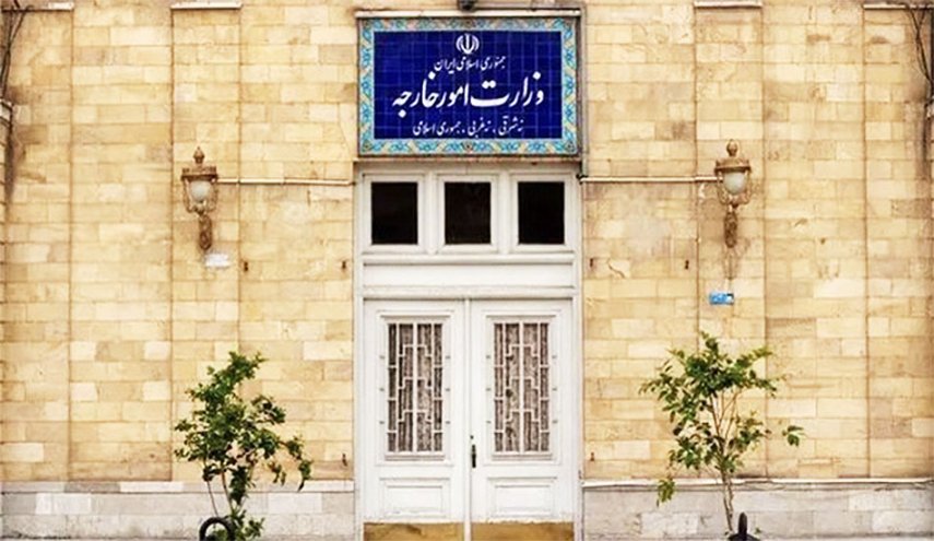 خارجية إيران تدين بأشد العبارات مهاجمة السفينة 'توسكا' واحتجاز طاقمها كرهائن