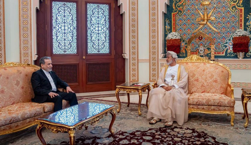 دیدار عراقچی با پادشاه عمان در مسقط
