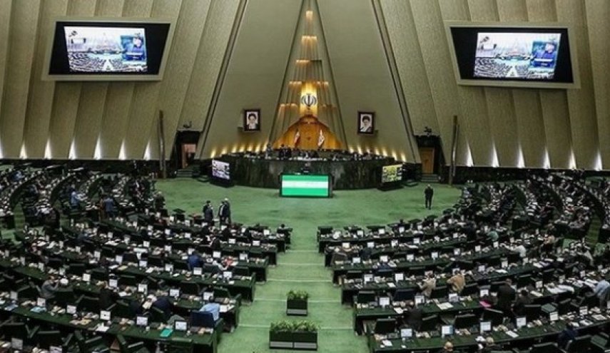 نواب إيران يواجهون حرب العدو السياسية والنفسية بسلاح التماسك الوطني 