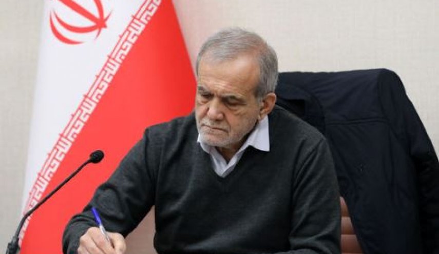 پزشکیان: تحقق عدالت آموزشی در گرو توجه به جایگاه معلمان است/ تجلیل از استقامت جامعه فرهنگی
